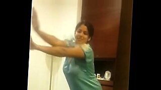 desi mature aunty in red saree fuking wid lover hindi audio