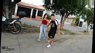 jovencitas-bien-aregladas-con-lindos-vestidos-de-noche-cogiendo