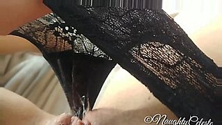 amigas-lesbianas-terminan-comiendose-el-cono-en-webcam