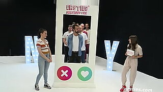 baseandose-en-el-culo-grande-de-transexuales