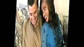 mature-wife-films-her-own-face-during-anal-sex
