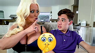 adolecente-se-masturba-biendo-a-sus-padres-follar-video