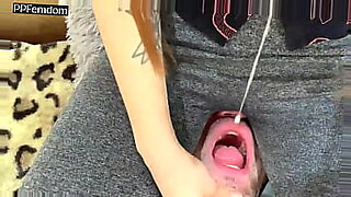 un-nino-viendo-serviporno-y-follando-mujeres-grandes