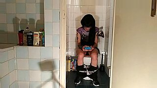 free dawonload hidden cam sex toilet girl masterbating