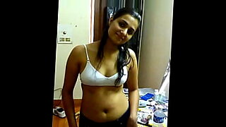 chica-sexy-masturbandose-squirt