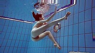 amateur beautiful girl in swim suit fucked underwater