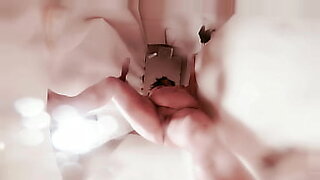amigas-lesbianas-jugando-a-la-botellido-desnudandose