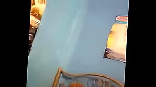 milf-fucks-boy-in-shower-video-completo