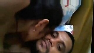 estudiante-asiatico-gay-tiene-sexo-en-el-metro-con-desconocido