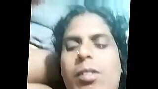 babysitter-hermanas-gemelas-follando-a-su-jefa-lesbianas