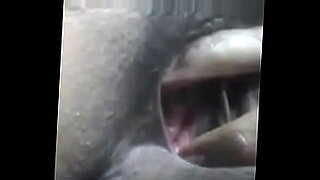 awesome-teen-spreading-perfect-pussy-on-cloceup-xhamster