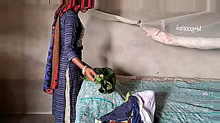 negra-hermosa-haciendo-porno-en-cuatro-pata