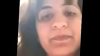 mi-mama-me-pilla-masturbandome-y-follamos-xxx-lesbianas-tetonas